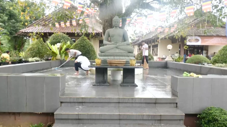Jelang Waisak 2570 BE/2026, Umat Buddha Bersih-Bersih Vihara Muladharma Samarinda