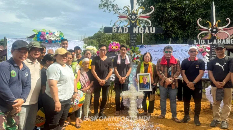 Pemkab Mahulu Berikan Penghormatan Terakhir Ayahanda Wabup Suhuk