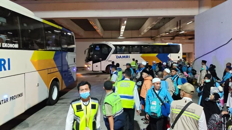 Tiba di Balikpapan, 360 Jemaah Haji Kloter 1 Disambut Fasilitas Khusus