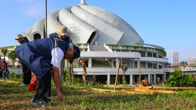 Kawasan Masjid Negara IKN, Green Warrior Gaungkan Gaya Hidup Bersih dan Hijau