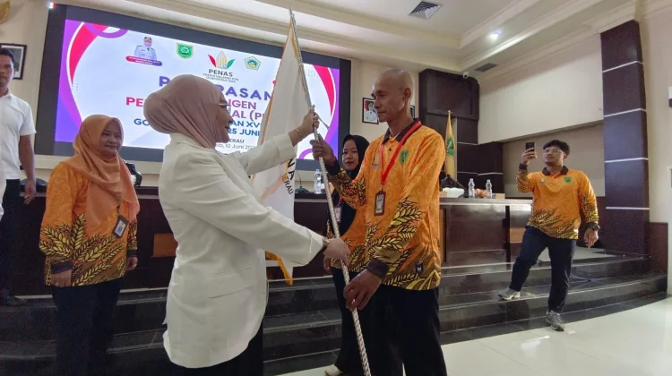 Bupati Berau Lepas Kontingen PENAS XVII