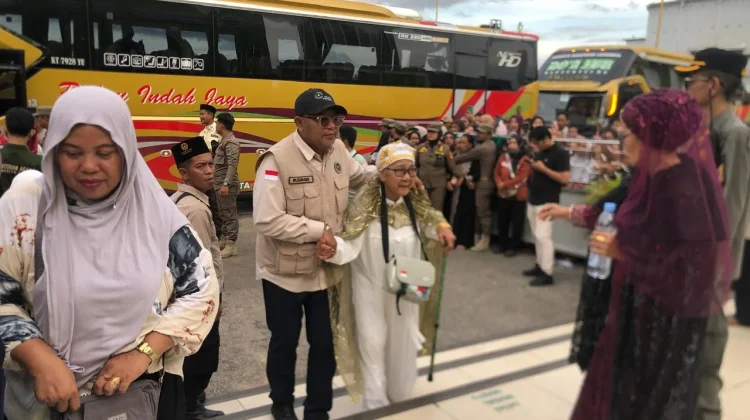 359 Jemaah Haji Paser Pulang Lengkap dan Sehat