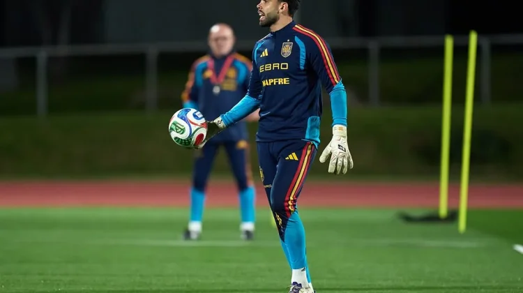 Persaingan Kiper Spanyol Memanas Jelang Laga Perdana Piala Dunia