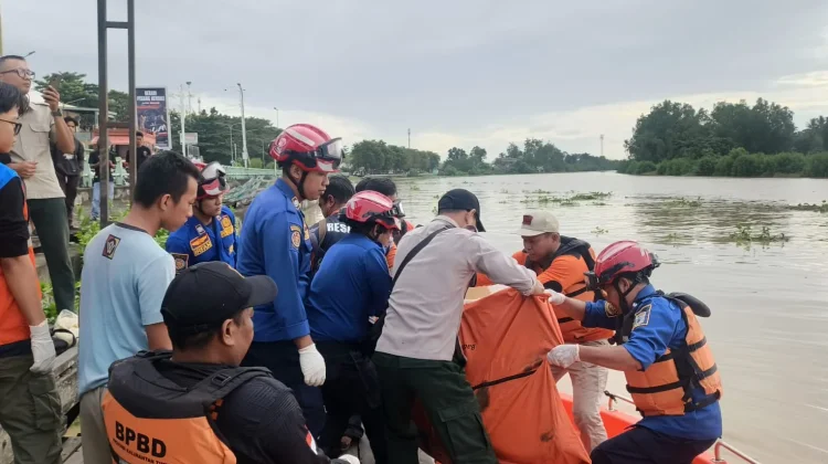 Seorang Pria Mengapung di Sungai Kandilo Berhasil di Evakuasi Tim SAR Gabungan