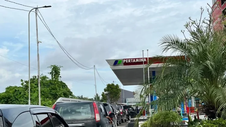 Pengguna Pertalite di Samarinda Keluhkan Antrean Makin Panjang
