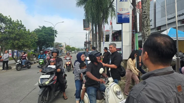 Sepaket Nasi dan Senyum di Pagi Hari: Cerita Jumat Berkah BRI di Samarinda Seberang