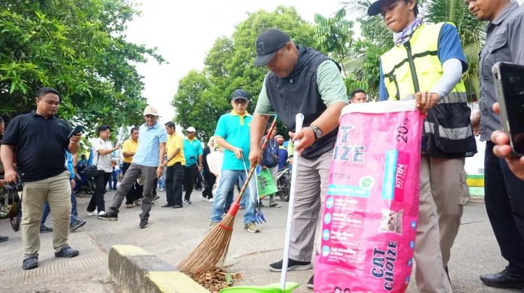 Kerja Bakti Bersama, Pemkab Berau Ajak Masyarakat Wujudkan Lingkungan Bersih