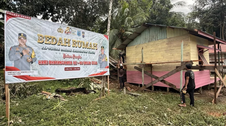Peringati Hari Bhayangkara ke-80, Polres Paser Jalankan Program Bedah Rumah
