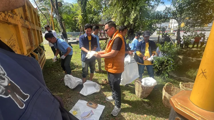 Aksi Peduli Lingkungan, 37 Klien Bapas Balikpapan Bersihkan Saluran Air