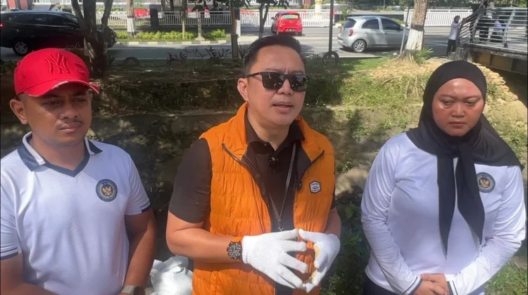 Aksi Peduli Lingkungan, 37 Klien Bapas Balikpapan Bersihkan Saluran Air
