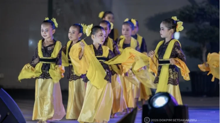 Tari Ronggeng Anak PPU Curi Perhatian di BTAF