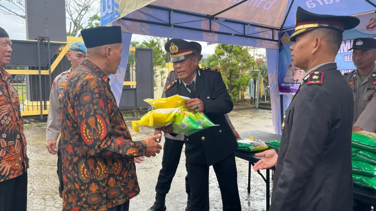 Polres PPU Salurkan Beras Gratis, Hari Bhayangkara Diisi Aksi Kepedulian