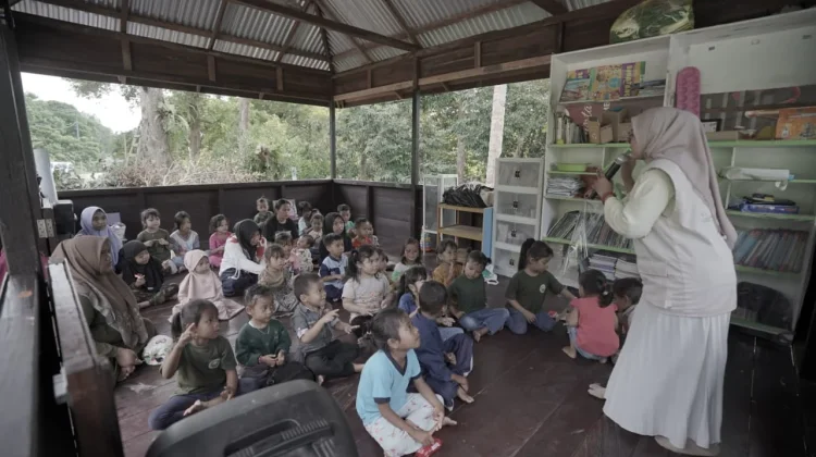 Sekolah Rimba Samarinda Terima Bantuan Belajar dan Sanitasi