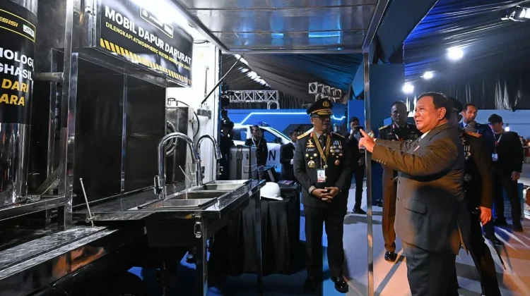 Presiden Prabowo Tinjau Pameran Bhayangkara, Soroti Produk dalam Negeri