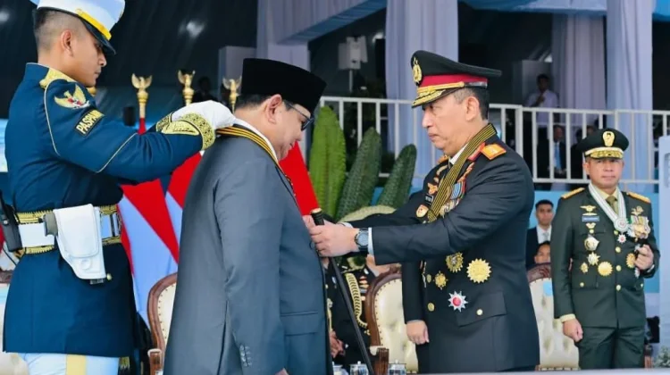 Presiden Prabowo Terima Medali Loka Praja Samrakshana pada Hari Bhayangkara