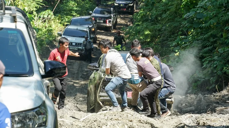 Pemkab Mahulu Tinjau Jalan Kaltim-Kaltara, Perkuat Konektivitas Perbatasan