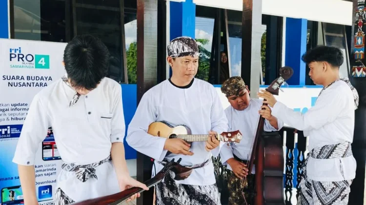 Orkes Tepian Tingkilan Mahakam Promosikan Budaya Kutai lewat Musik Tradisional