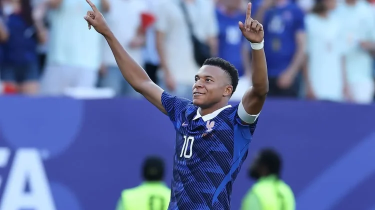 Mbappe Antar Prancis Lewati Paraguay, Tantang Maroko di Perempat Final