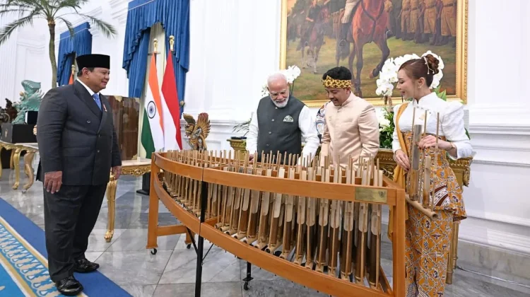 Prabowo Hadiahkan Angklung kepada PM Modi, Simbol Diplomasi Budaya Indonesia
