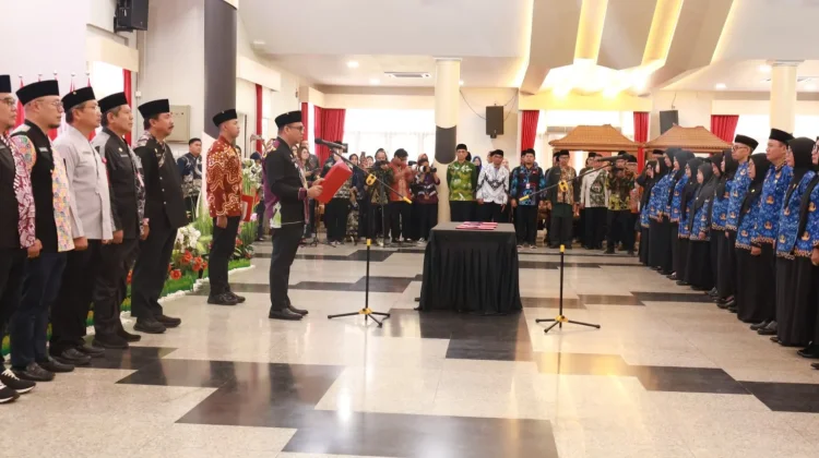Bupati Lantik Pejabat Sekolah dan Fungsional