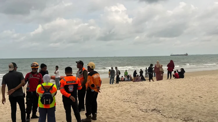 Anak Berusia 11 Tahun Terseret Ombak di Pantai Kemala Balikpapan