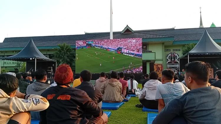 Nobar Piala Dunia di Makorem 091 Jadi Magnet Ribuan Warga Samarinda