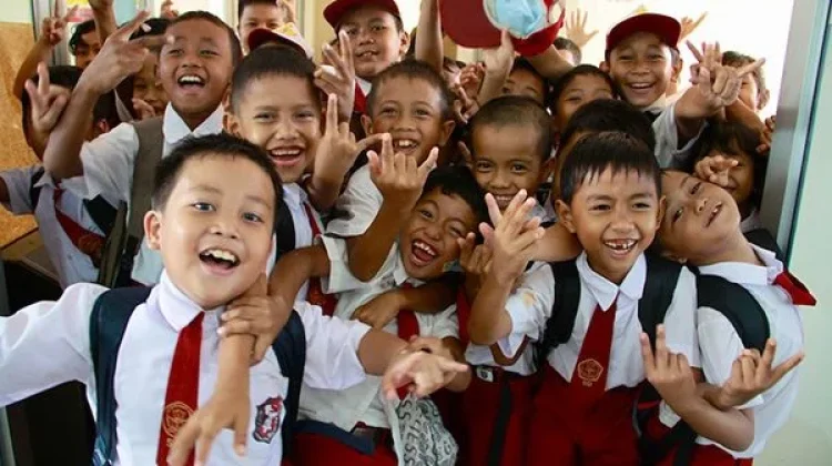 Membangun Pertemanan di Hari Pertama Masuk Sekolah