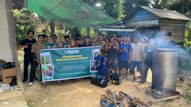 Unmul Latih Petani Sawit di Kukar Kembangkan Biochar dari Pelepah Sawit