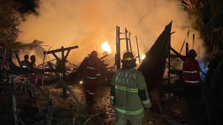 Dua Rumah Hangus Terbakar di Long Ikis, Kerugian Capai Rp200 Juta