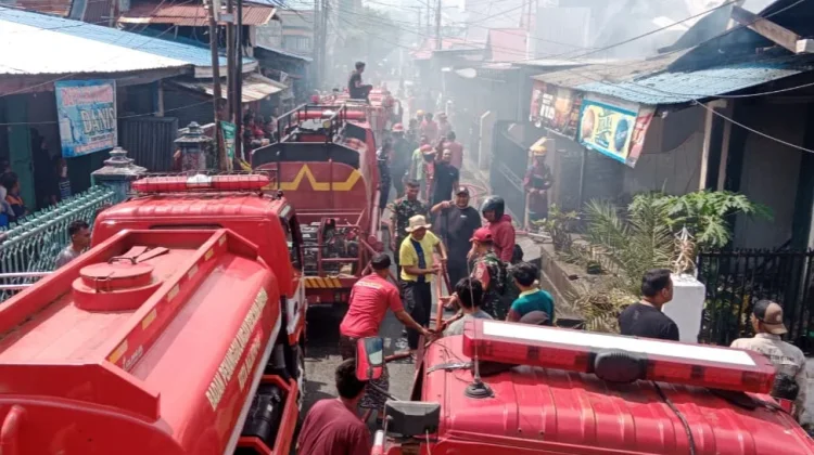 Dua Rumah Terbakar di Sepinggan, BPBD Bergerak Cepat Padamkan Api
