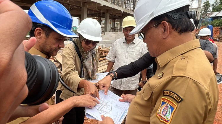 Sidak SMPN 29 Grand City, Wawali Balikpapan Target Tuntas Desember
