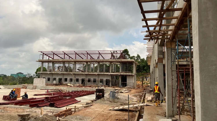 Sidak SMPN 29 Grand City, Wawali Balikpapan Target Tuntas Desember