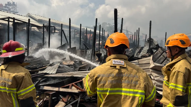Pasar Sepinggan Terbakar Hebat, Puluhan Pedagang Rugi Miliaran Rupiah