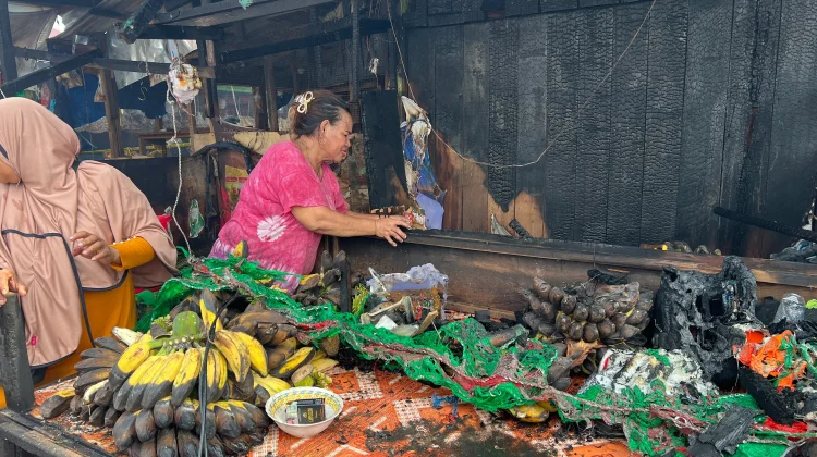Pasar Sepinggan Terbakar Hebat, Puluhan Pedagang Rugi Miliaran Rupiah