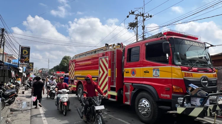 Pasar Sepinggan Terbakar Hebat, Puluhan Pedagang Rugi Miliaran Rupiah