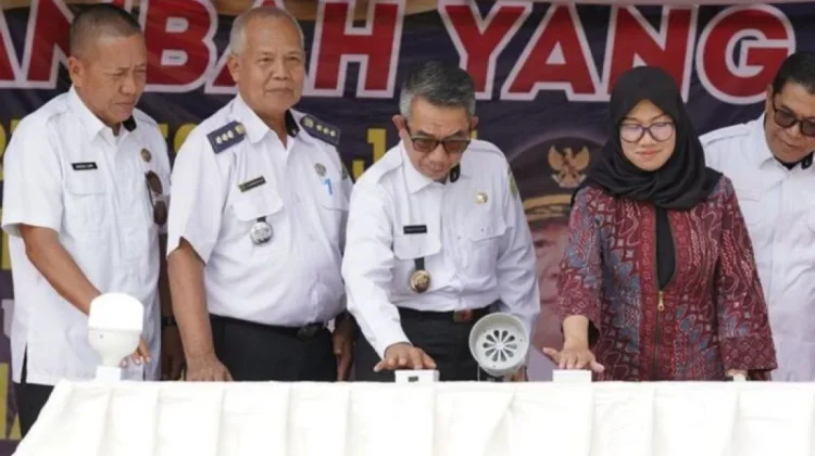 Listrik 24 Jam Masuk Desa, Bupati Kutim Targetkan Ekonomi Lokal Kian Bergeliat