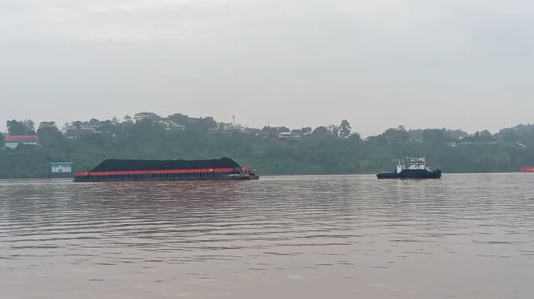 MTI Kaltim Soroti Bahaya Jalur Pelayaran di Bawah Jembatan Mahakam