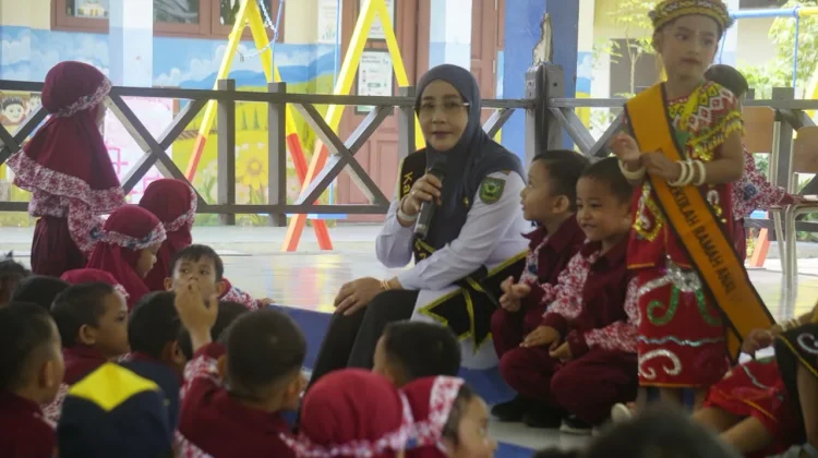 Bunda PAUD Berau Tinjau TK NEGERI PEMBINA
