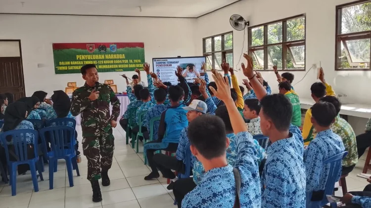 Kodim 0904/Paser Bentengi Pelajar SMAN 1 Muara Samu Terhadap Bahaya Narkoba