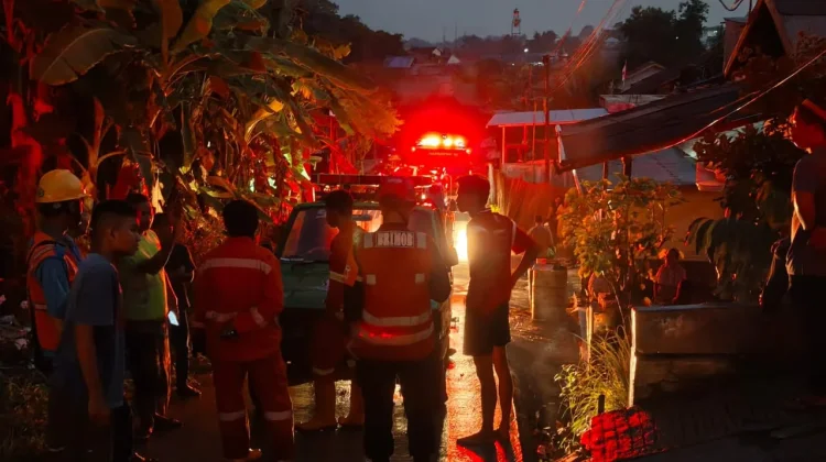 Satbrimob Polda Kaltim Gerak Cepat Tangani Kebakaran Permukiman di Samarinda