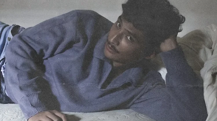 Ray Shabir Debut lewat Falling, Kisahkan Kebiasaan Jatuh Cinta
