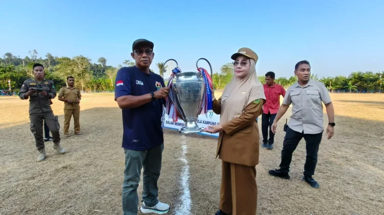 Bupati Berau Buka Turnamen Sepak Bola Biatan Ilir