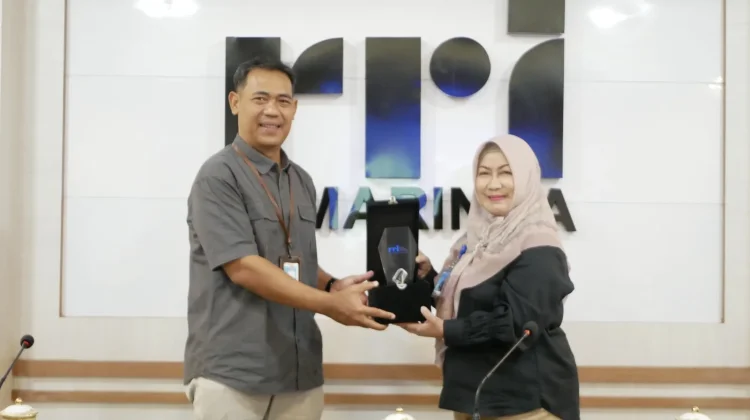 RRI Samarinda Raih Penghargaan Mitra Strategis KPPN
