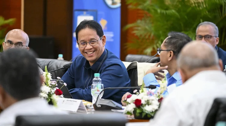 Pemerintah Bahas Tarif Depo Peti Kemas dan Perizinan Hutan