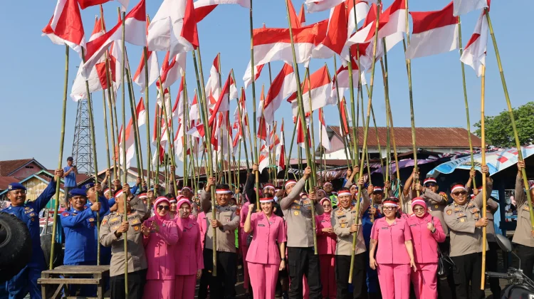 Pelabuhan Klotok PPU Dipenuhi Merah Putih Jelang HUT RI