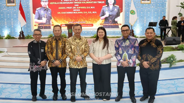 Bupati Mahulu Hadiri Pisah Sambut Kajati Kaltim