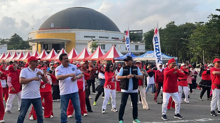 Wagub Kaltim Buka Jalan Sehat Ika Pakarti di Balikpapan Angkat Ekonomi lewat UMKM