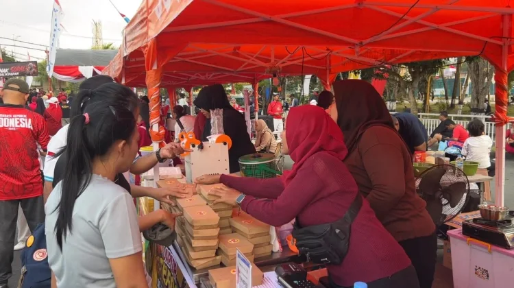 Semarak, Kostum Merah-Putih Curi Perhatian di Kegiatan Ika Pakarti Balikpapan