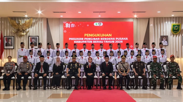 Bupati Sri Juniarsih Kukuhkan Paskibraka Berau