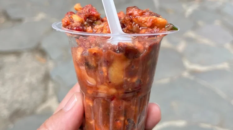 Rujak Bebek, Sajian Buah Nusantara dengan Cita Rasa Pedas dan Segar